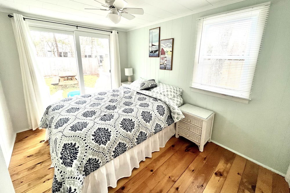 Photo of Bedroom in Popponesset