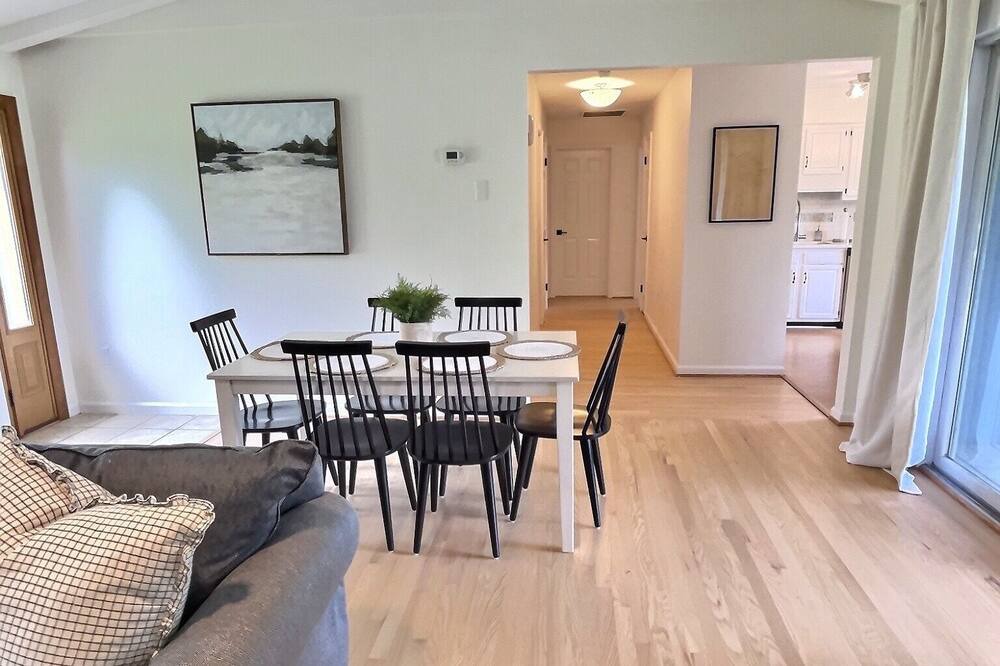 Photo of Livingroom in Bakerton