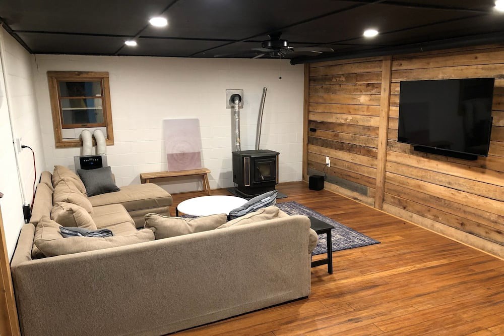 Photo of Livingroom in Bakerton