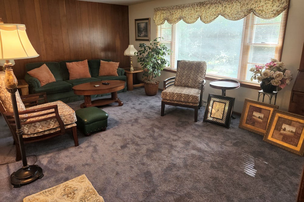 Photo of Livingroom in East Syracuse