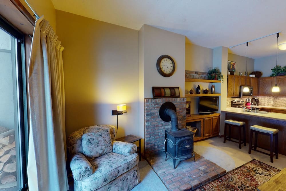 Photo of Livingroom in Pittsfield