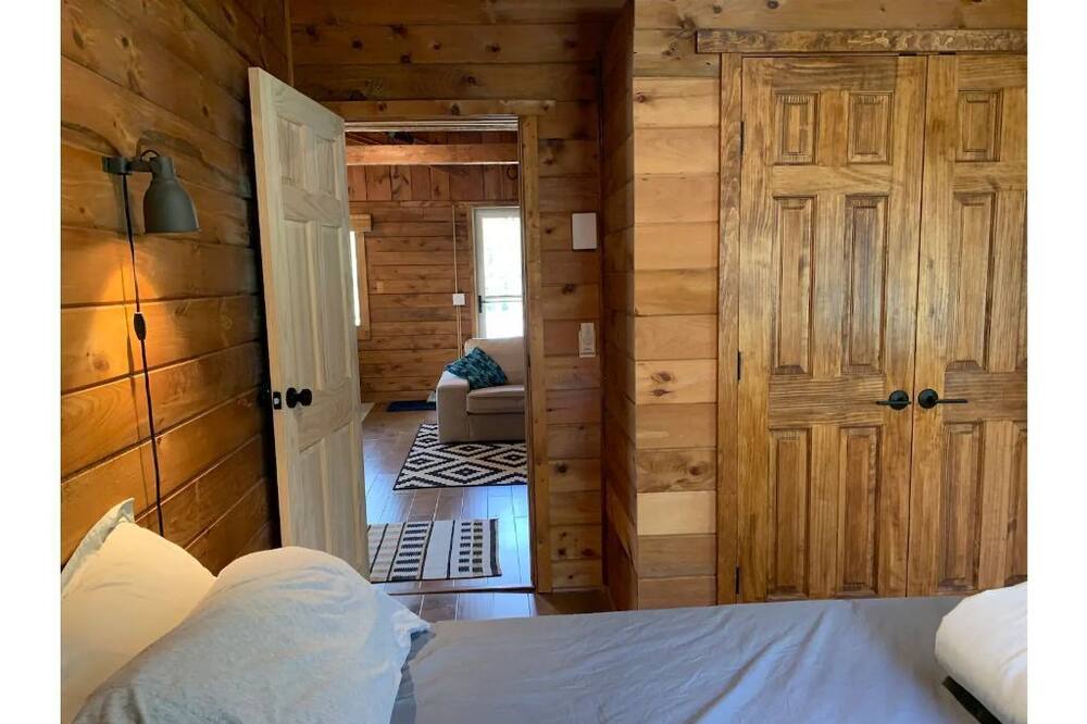 Photo of Bedroom in Roxbury