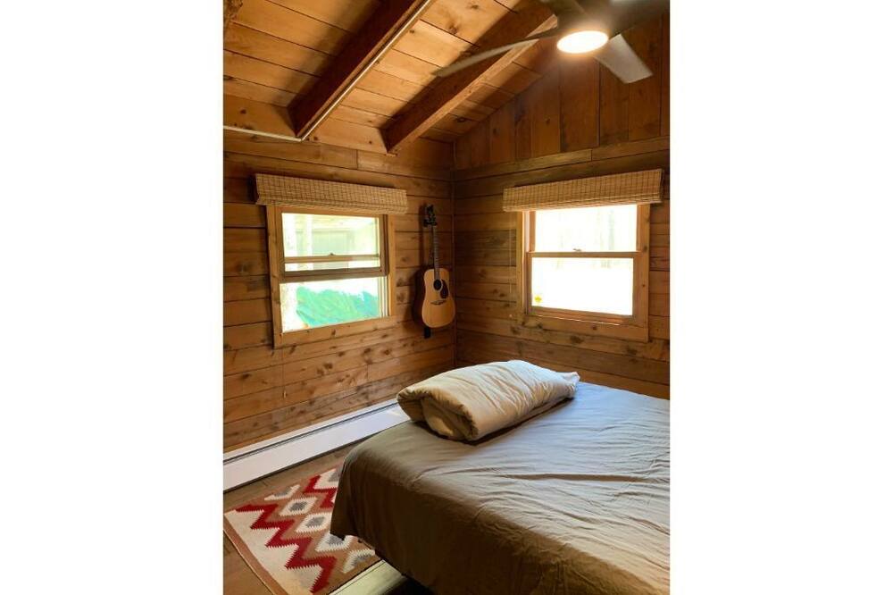 Photo of Bedroom in Roxbury