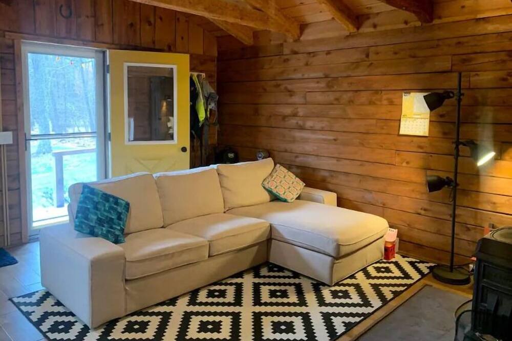 Photo of Livingroom in Roxbury