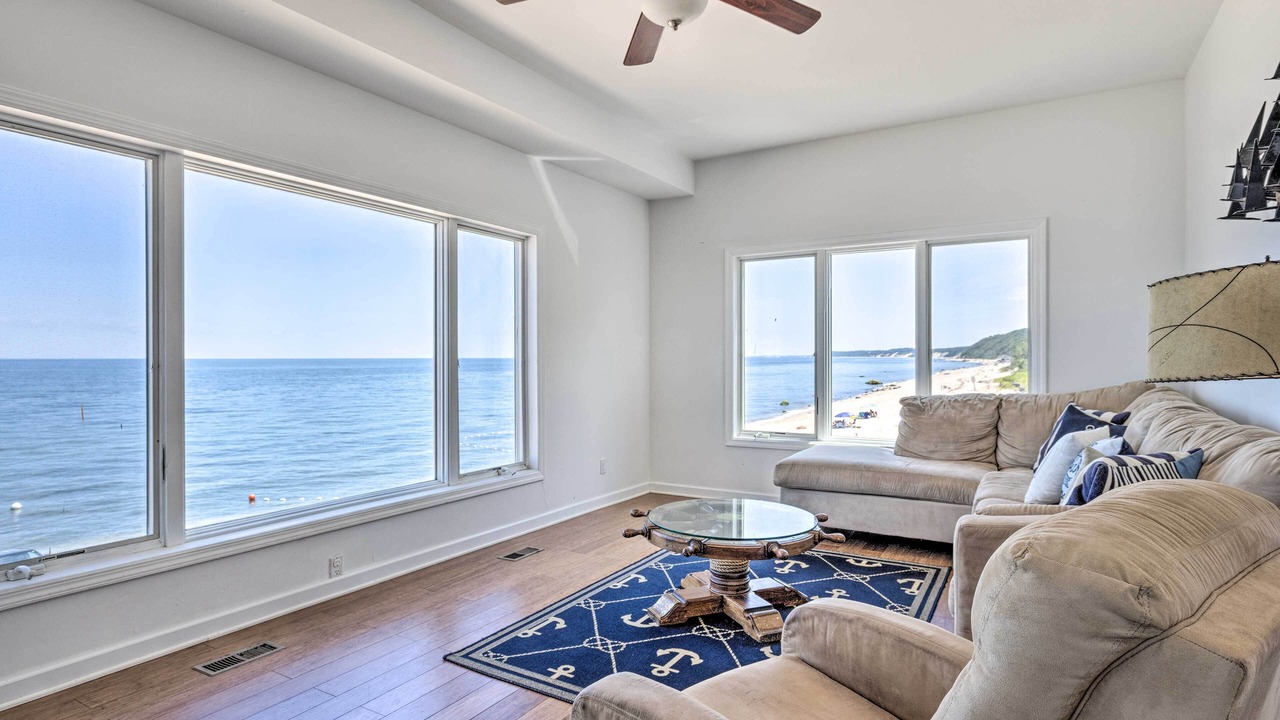 Photo of Livingroom in Wading River