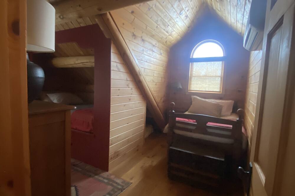 Photo of Bedroom in Bomoseen