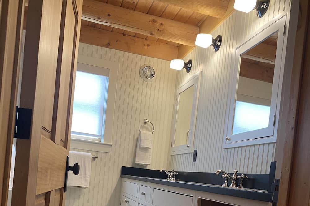 Photo of Bathroom in Bomoseen