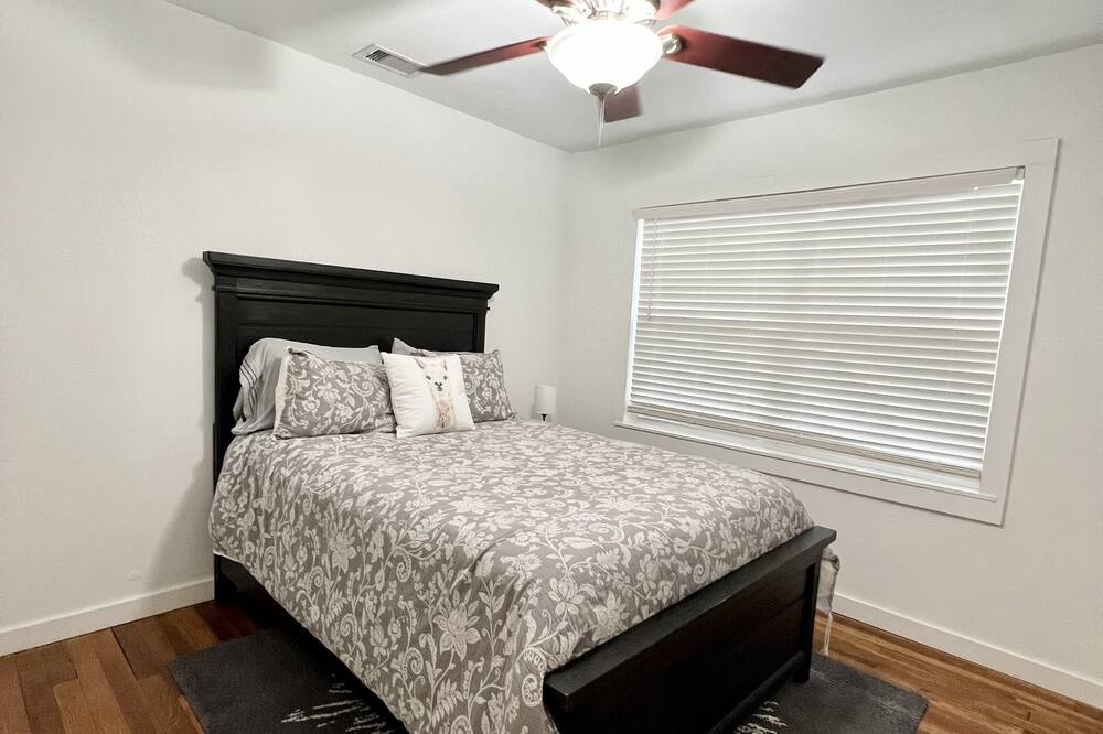 Photo of Bedroom in Lake Jackson