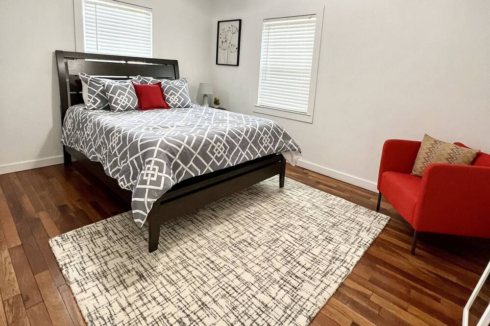 Photo of Bedroom in Lake Jackson