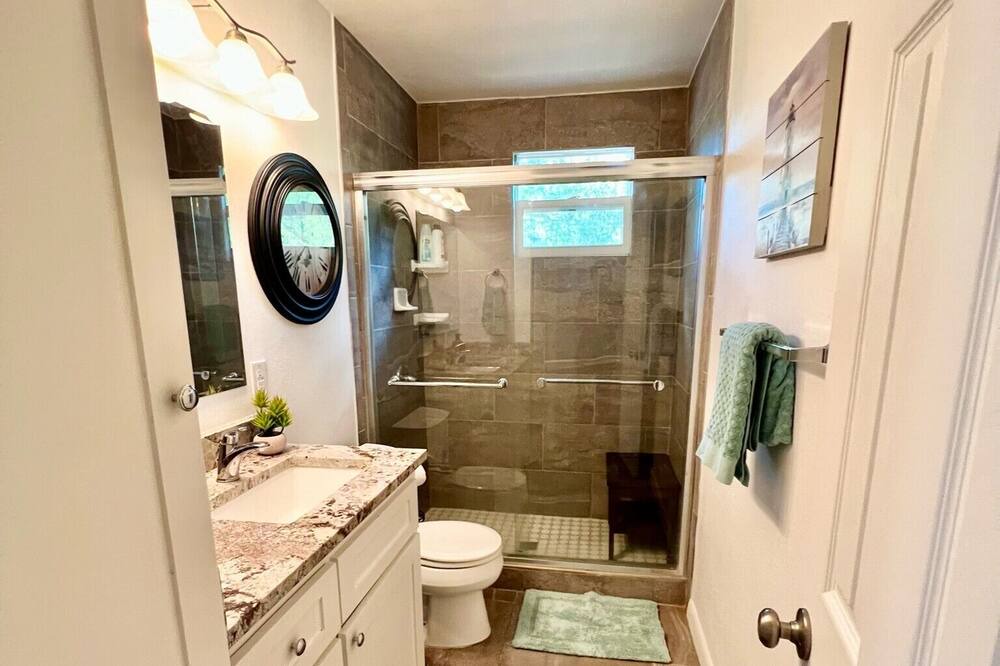 Photo of Bathroom in Lake Jackson
