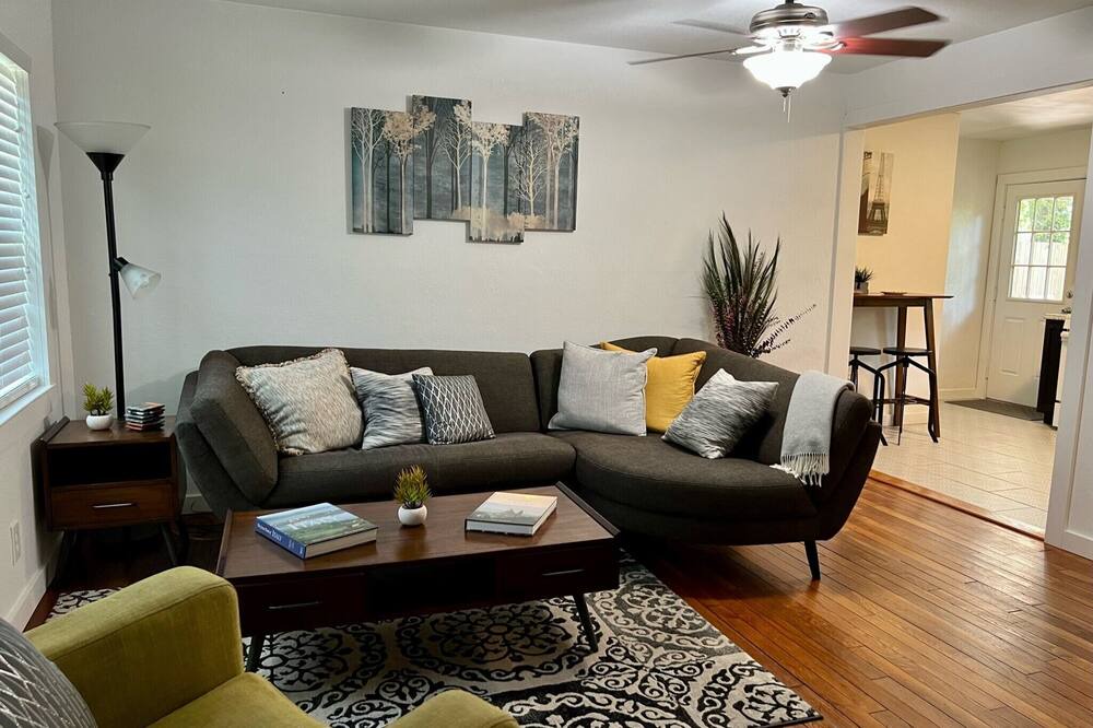 Photo of Livingroom in Lake Jackson