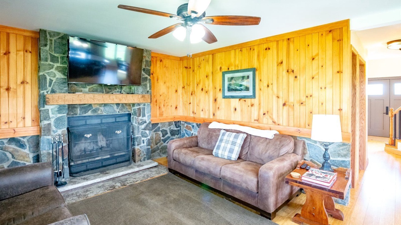 Photo of Livingroom in Davis