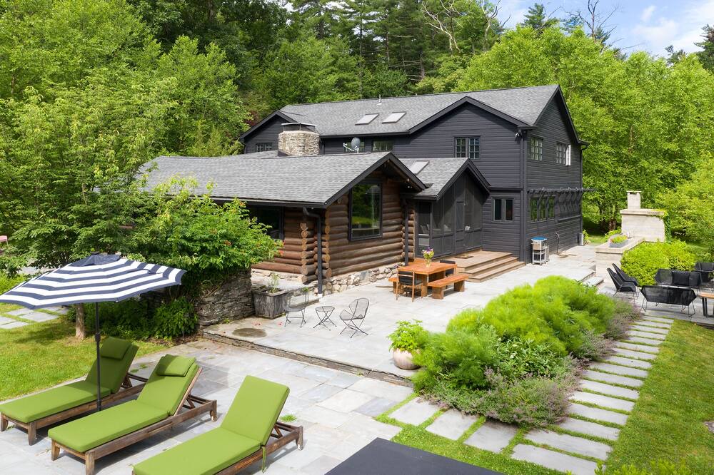 Photo of Outdoor in Woodstock