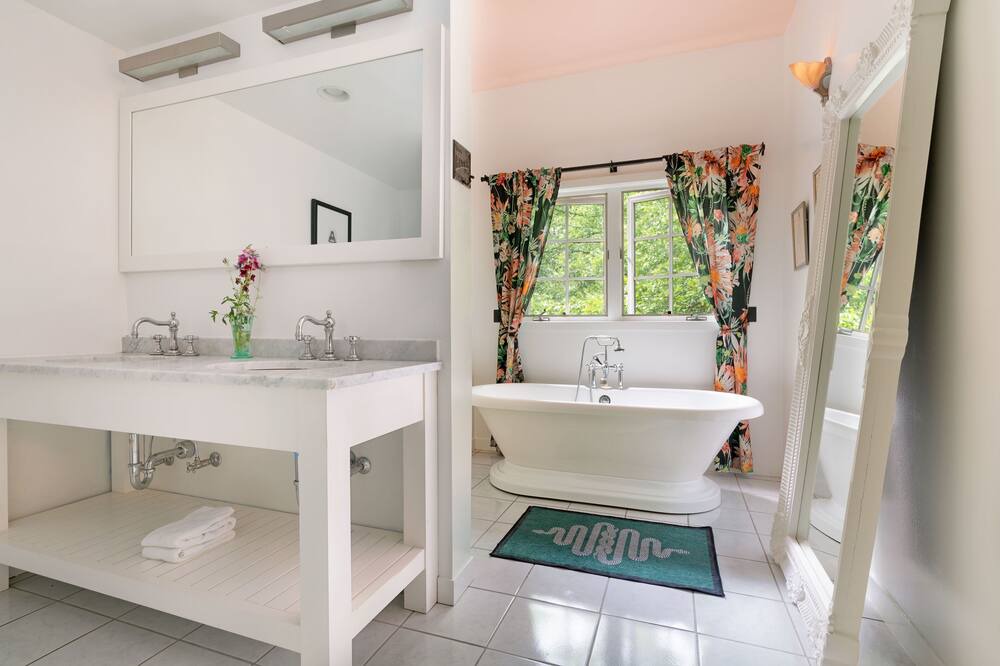 Photo of Bathroom in Woodstock