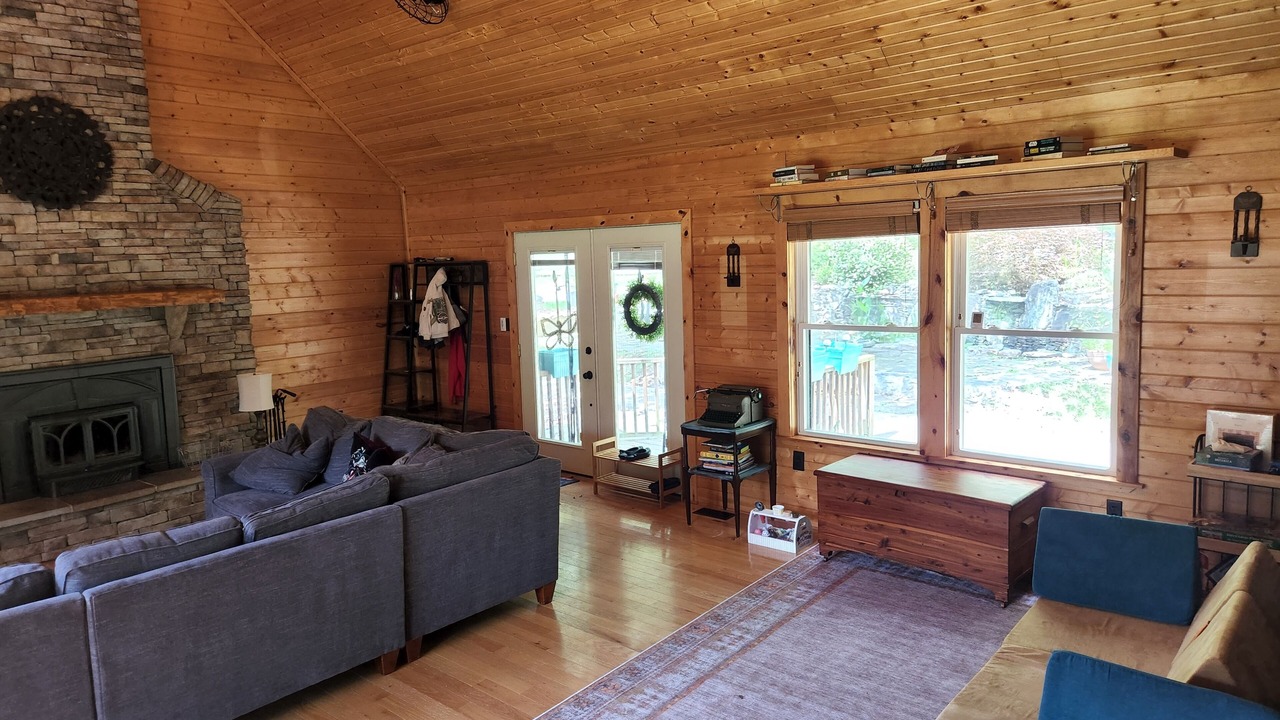 Photo of Livingroom in Wardensville