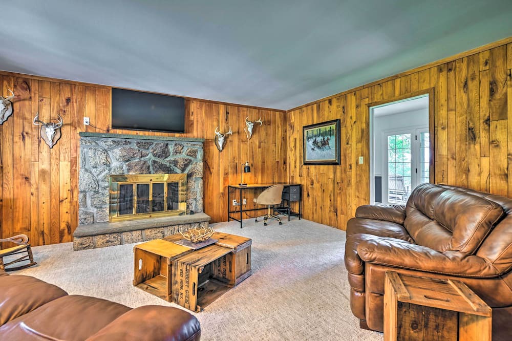 Photo of Livingroom in Central Bridge