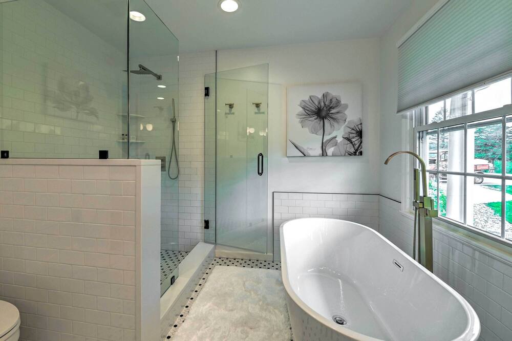 Photo of Bathroom in Central Bridge