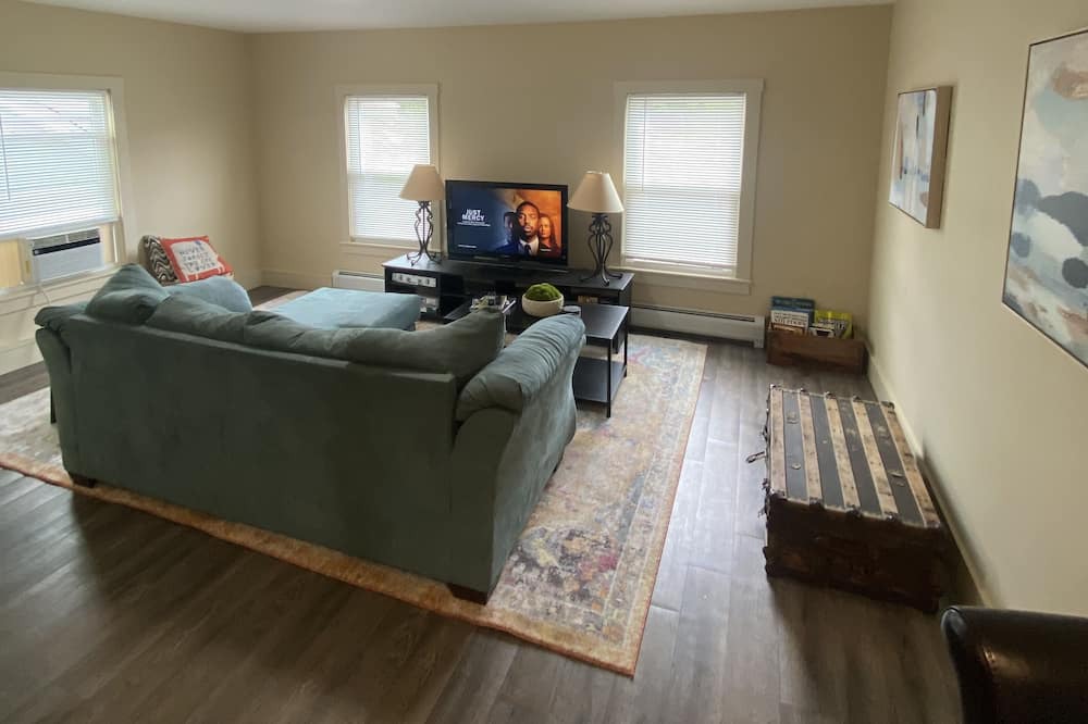 Photo of Livingroom in Lake Luzerne-Hadley