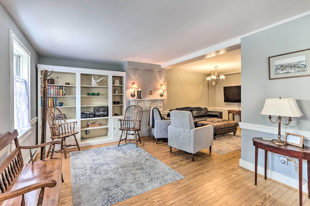 Photo of Livingroom in Shepherdstown