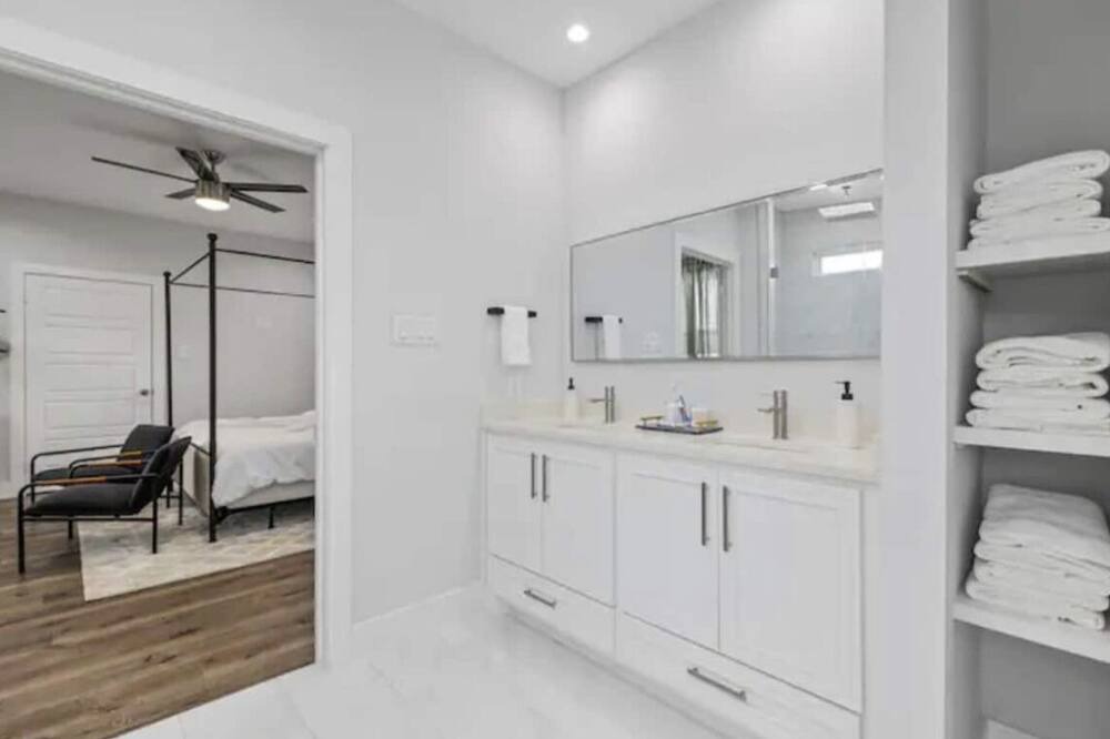 Photo of Bathroom in Hicksville