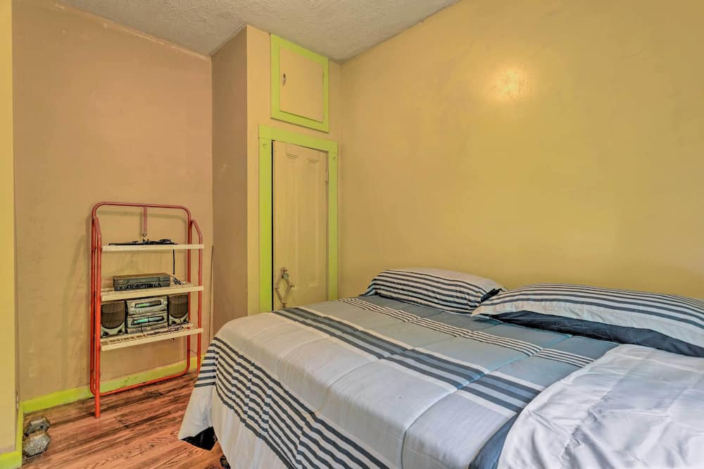 Photo of Bedroom in Lawrence