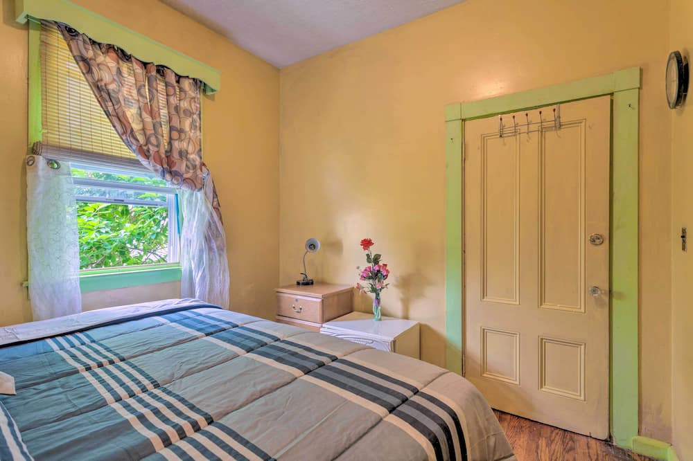 Photo of Bedroom in Lawrence