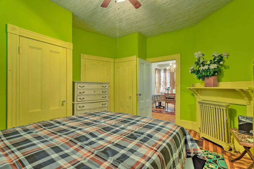 Photo of Bedroom in Lawrence