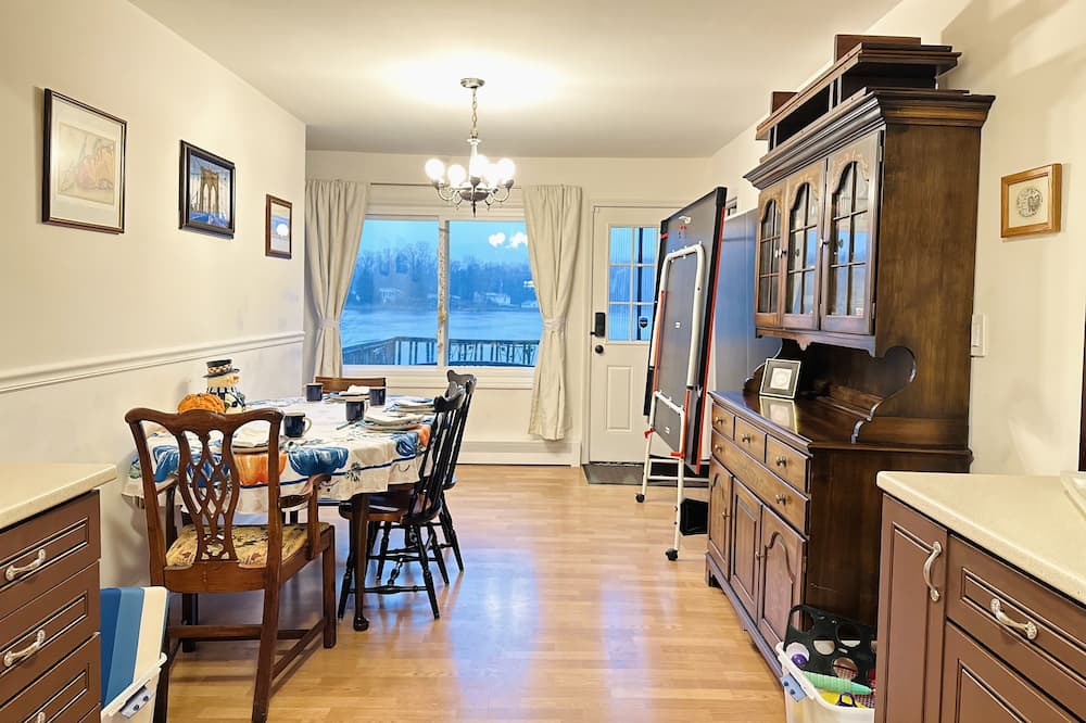 Photo of Bedroom in Hillside Lake