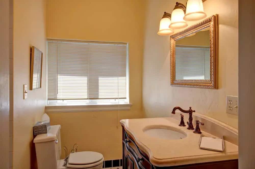 Photo of Bathroom in Jamestown