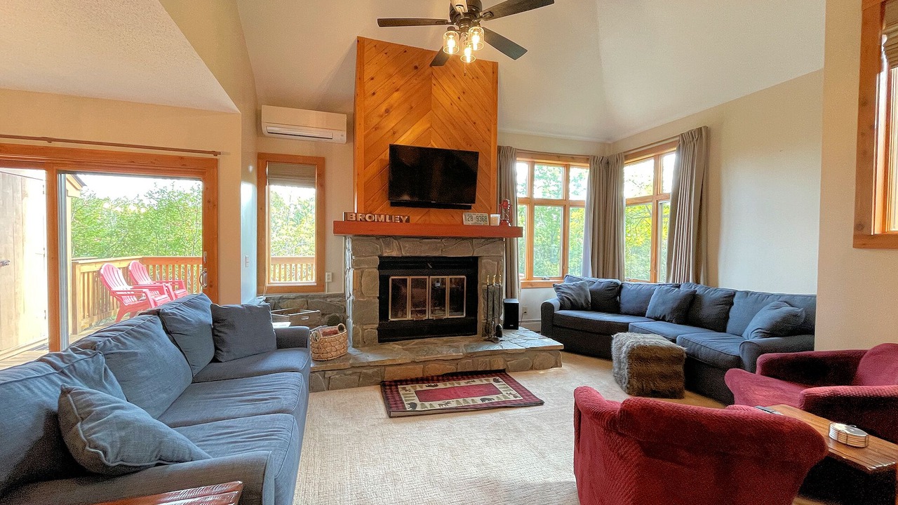 Photo of Livingroom in Bromley Mountain