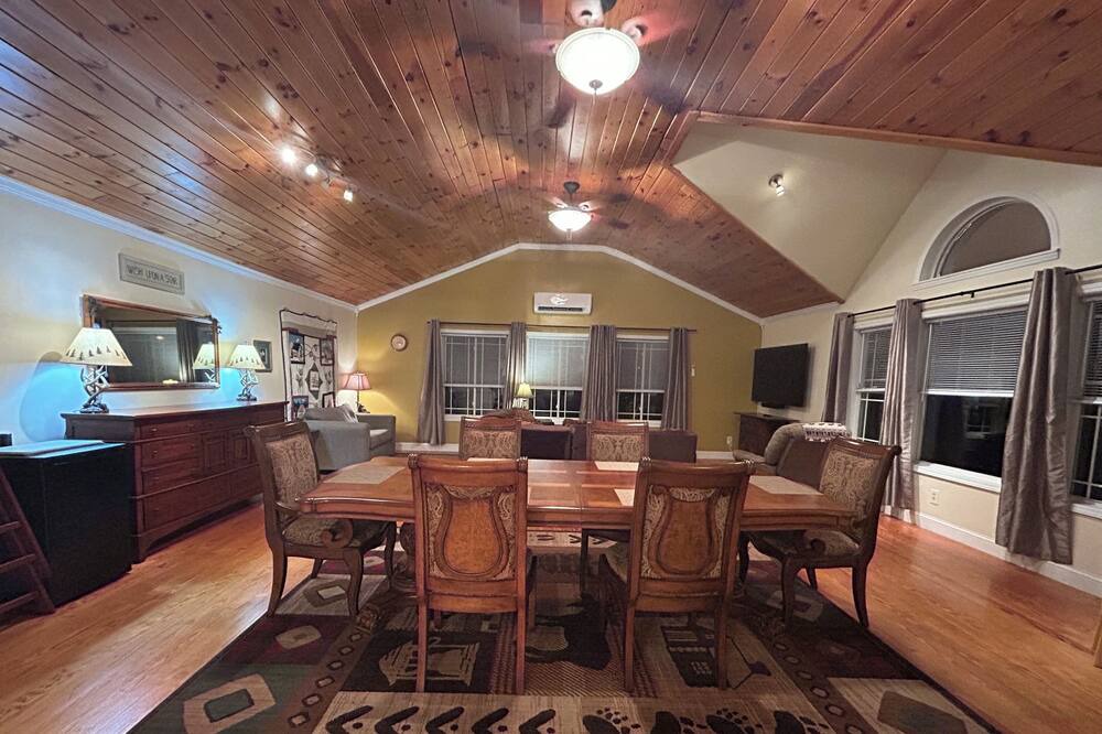 Photo of Bedroom in Warrensburg