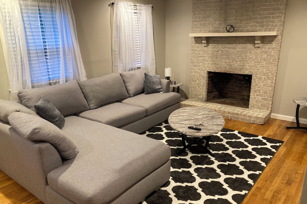 Photo of Livingroom in Litchfield