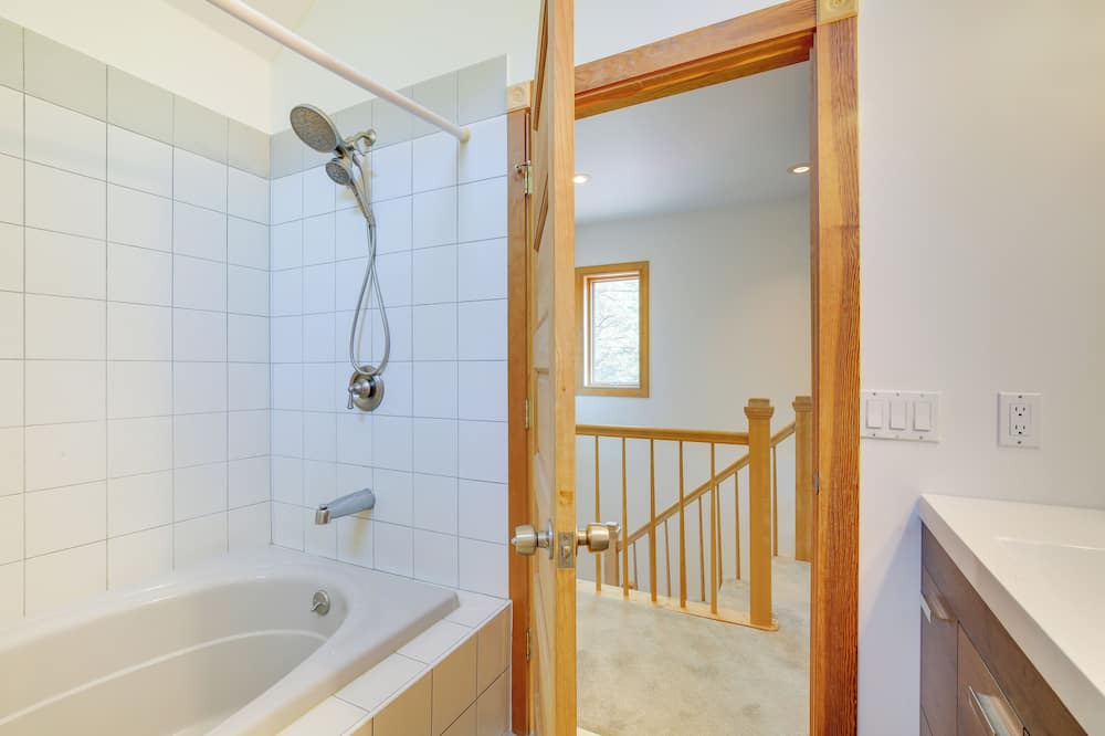 Photo of Bathroom in Monroe