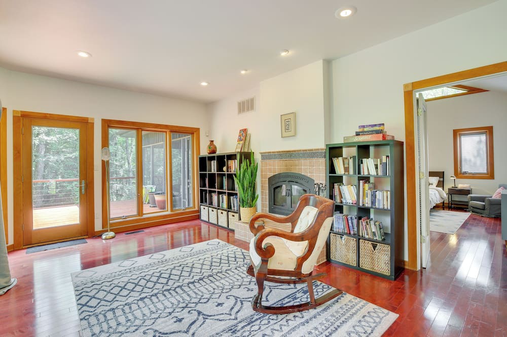 Photo of Livingroom in Monroe