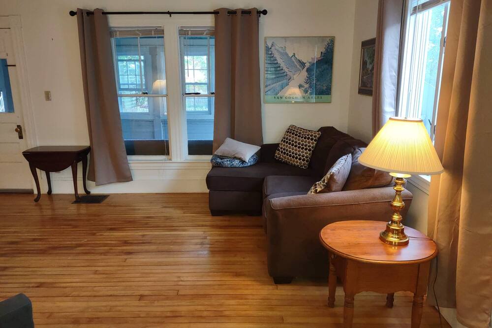Photo of Livingroom in South Eliot
