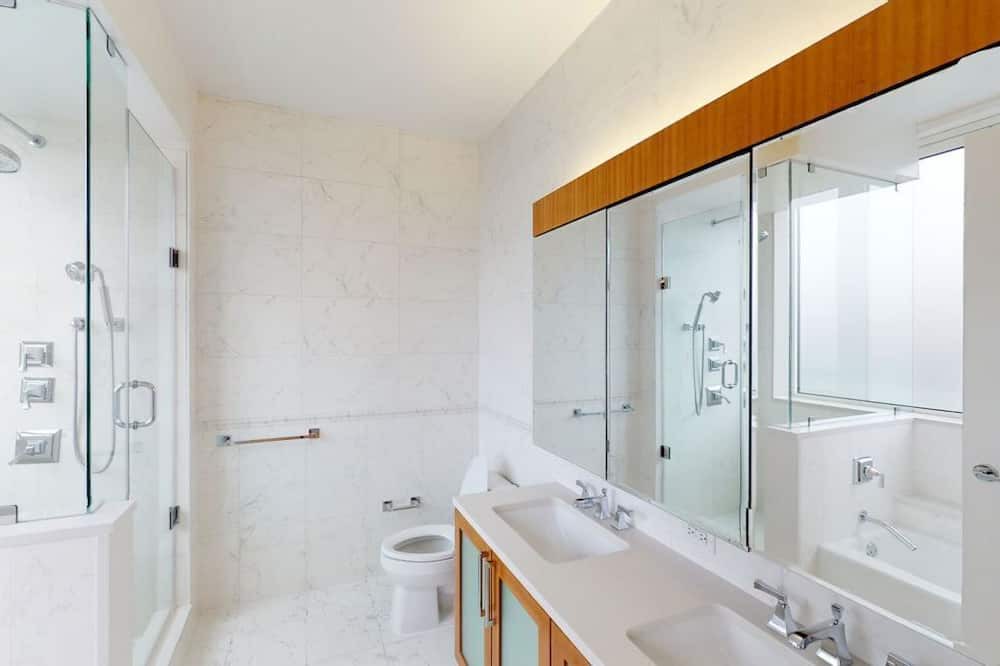Photo of Bathroom in Manhattan Valley