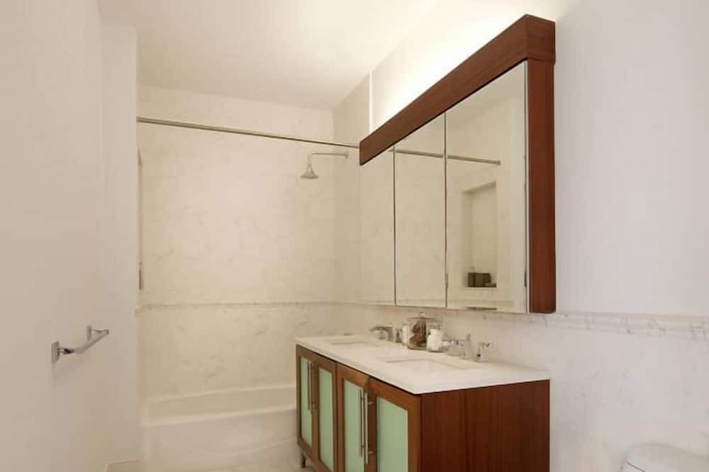 Photo of Bathroom in Manhattan Valley