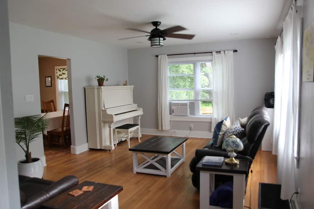 Photo of Livingroom in Waterloo