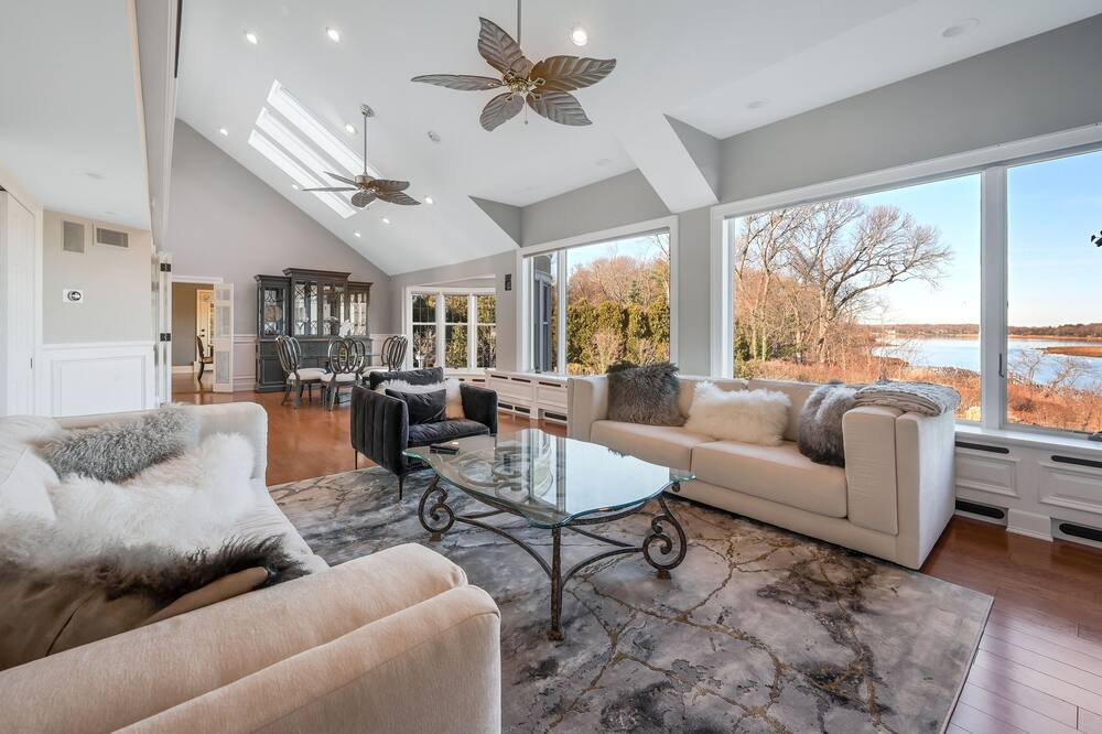 Photo of Livingroom in East Setauket