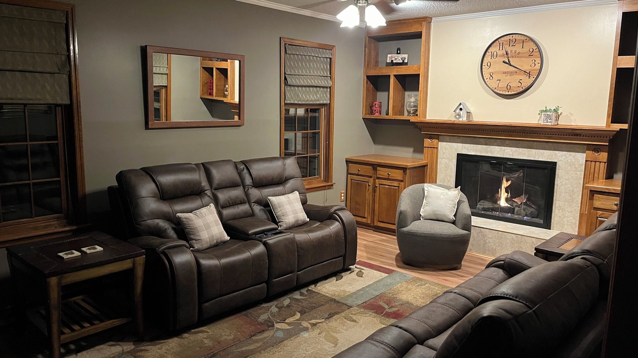 Photo of Livingroom in Queensbury