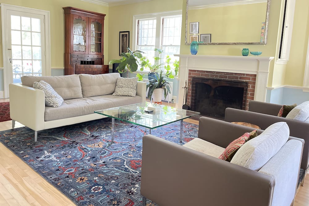 Photo of Livingroom in Williamsville