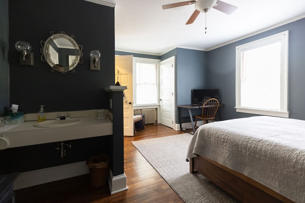 Photo of Bedroom in Williamsville