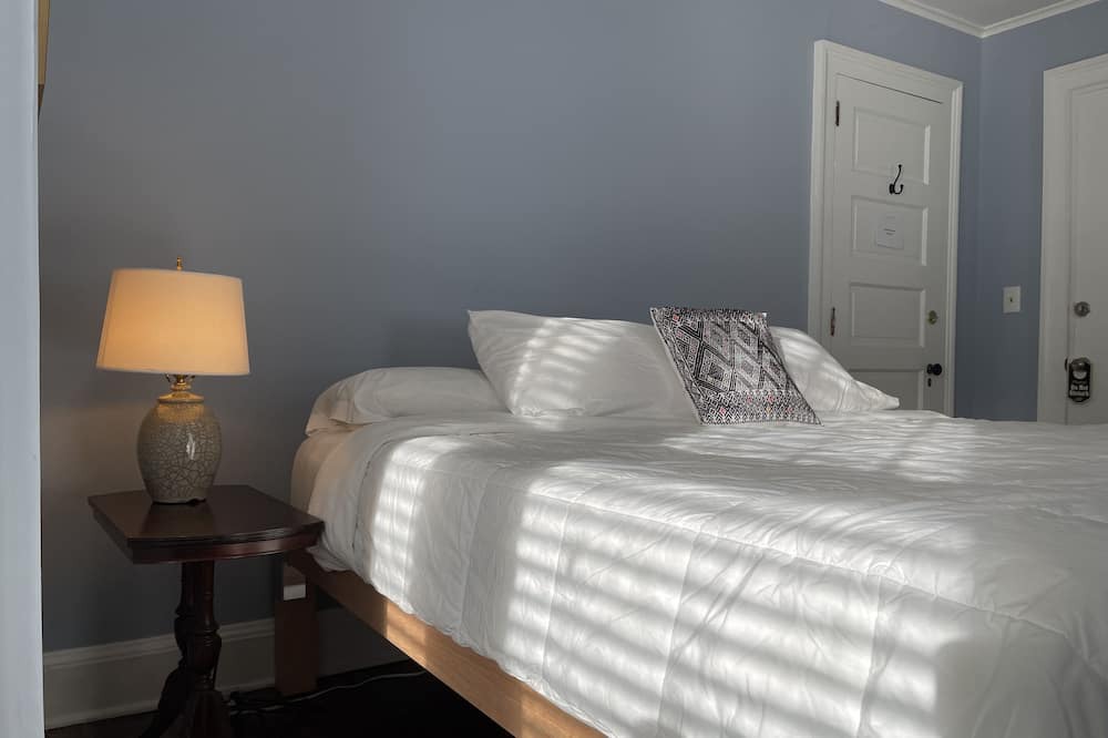 Photo of Bedroom in Williamsville