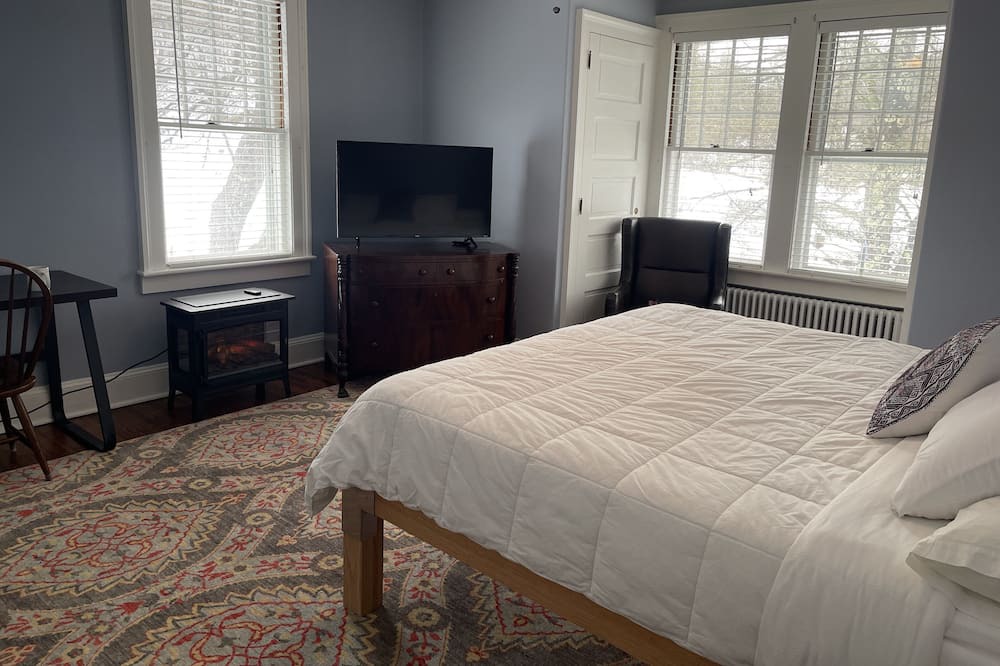 Photo of Bedroom in Williamsville