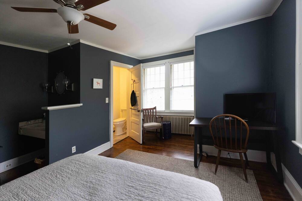 Photo of Bedroom in Williamsville