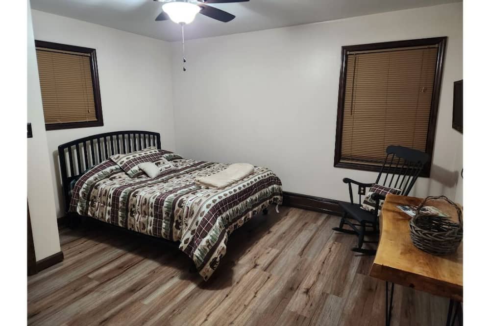 Photo of Bedroom in Town of Ephratah