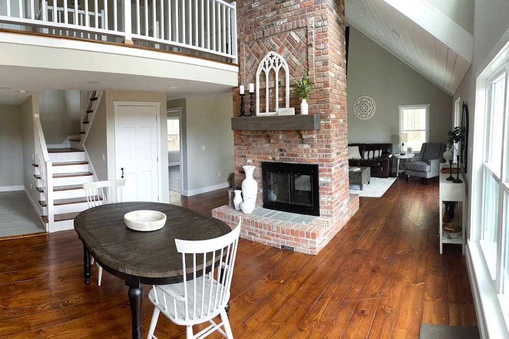 Photo of Livingroom in Lakeville