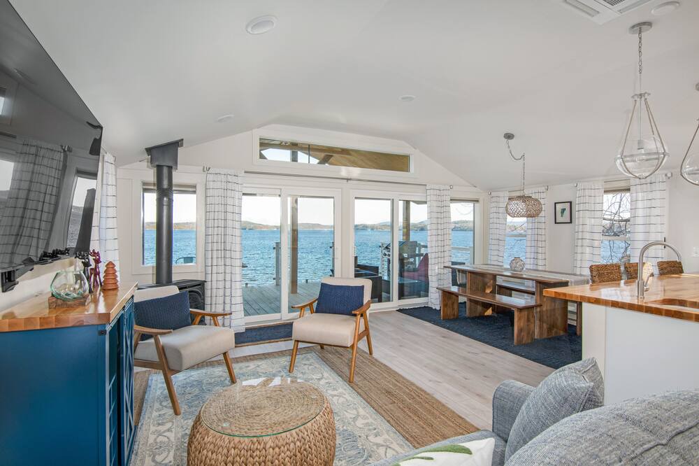 Photo of Livingroom in Malletts Bay