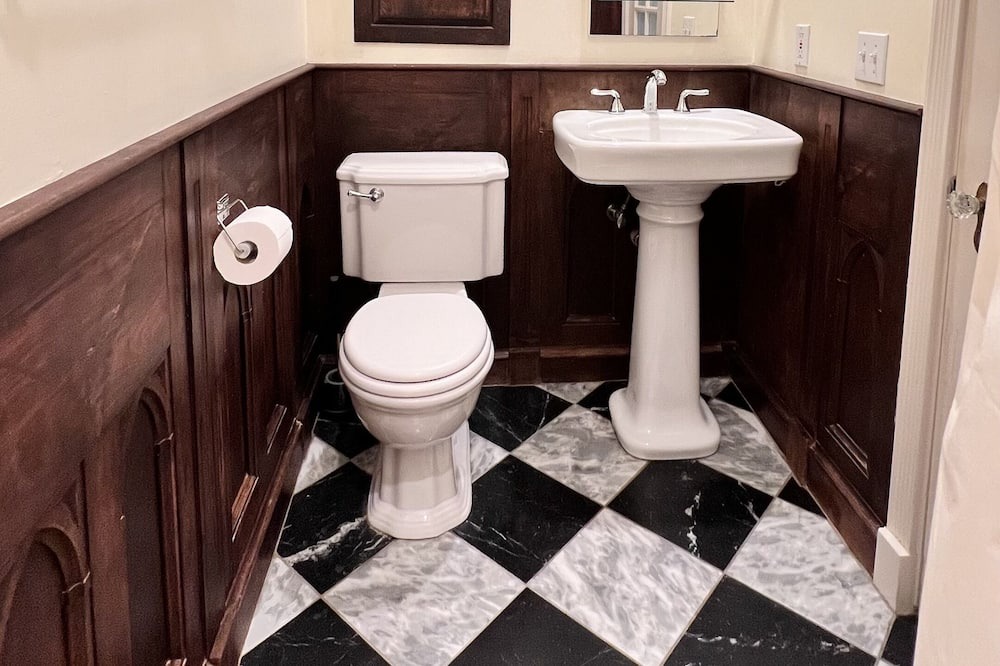 Photo of Bathroom in Thompson Square - Bunker Hill