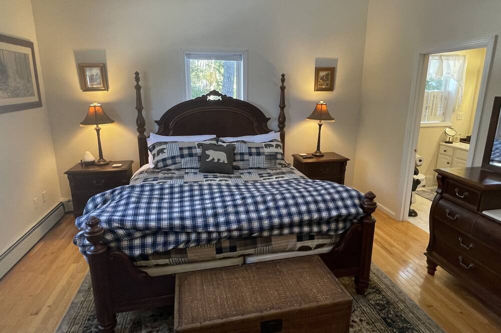 Photo of Bedroom in Center Conway